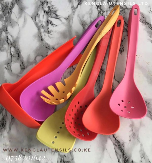 Set of hard multicoloured serving spoon